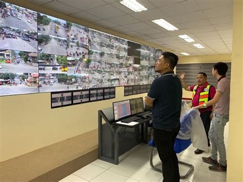 Talisay Mayor Samsam Gullas unveils new command center.